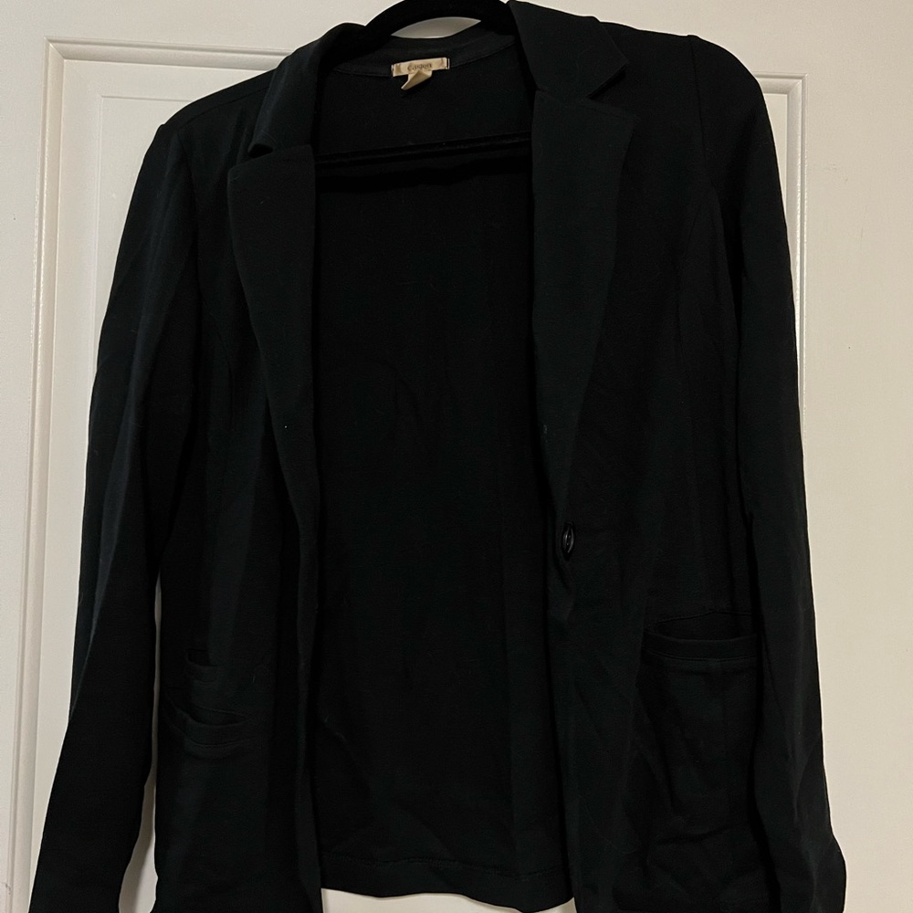 Caslon black blazer. 100% cotton. Medium. One button. Pockets on both sides.